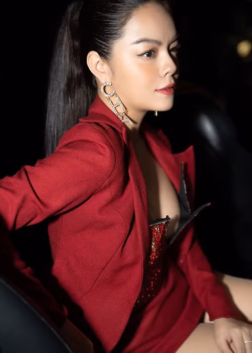 Gần đây, trong một cuộc phỏng vấn, Phạm Quỳnh Anh chia sẻ bản thân cần một người đàn ông để những lúc yếu lòng có thể dựa vào chứ không phải cần họ chăm sóc cho mình từ A đến Z.