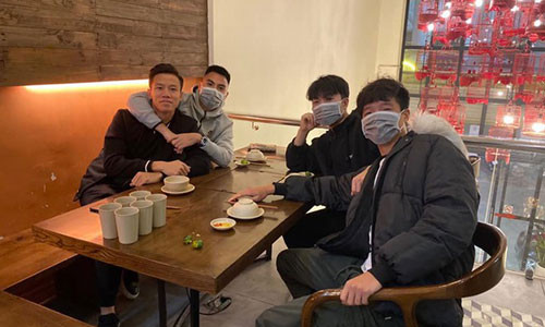 Duc Huy, Xuan Truong, Cong Phuong deo khau trang, keu goi phong dich Corona