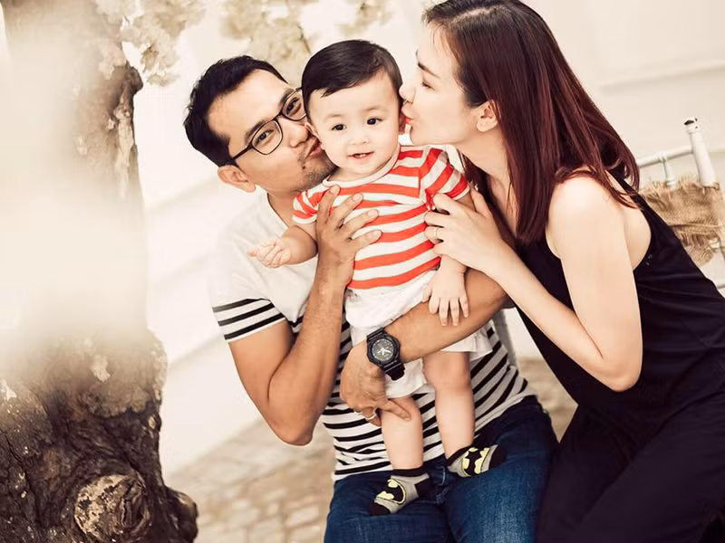 Nam diễn viên “Thiên mệnh anh hùng” chia sẻ con trai đầu lòng giống cả bố và mẹ.