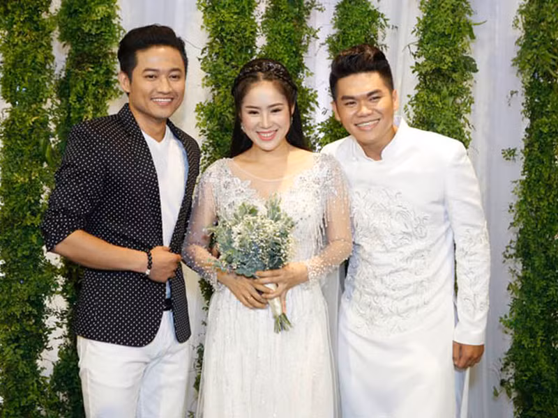 Trong một cuộc phỏng vấn trên Zing, Quý Bình tiết lộ, chính anh đã thuyết phục Lê Phương cùng đi Trường Sa. Chuyến đi đó giúp Lê Phương và Trung Kiên gặp nhau và nảy sinh tình cảm.