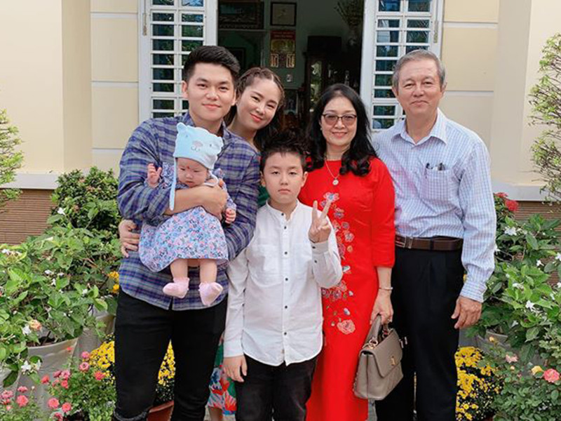 Người hâm mộ vui mừng cho Lê Phương có được hạnh phúc bình yên sau sóng gió đến từ cuộc hôn nhân đầu tiên.