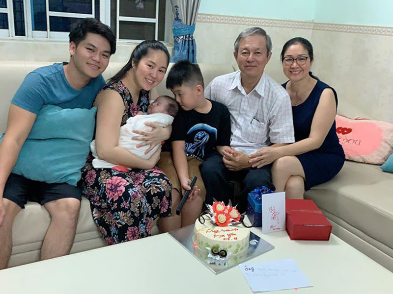 Cậu nhóc hiện sống cùng ông bà ngoại ở Trà Vinh để tiện đi học.