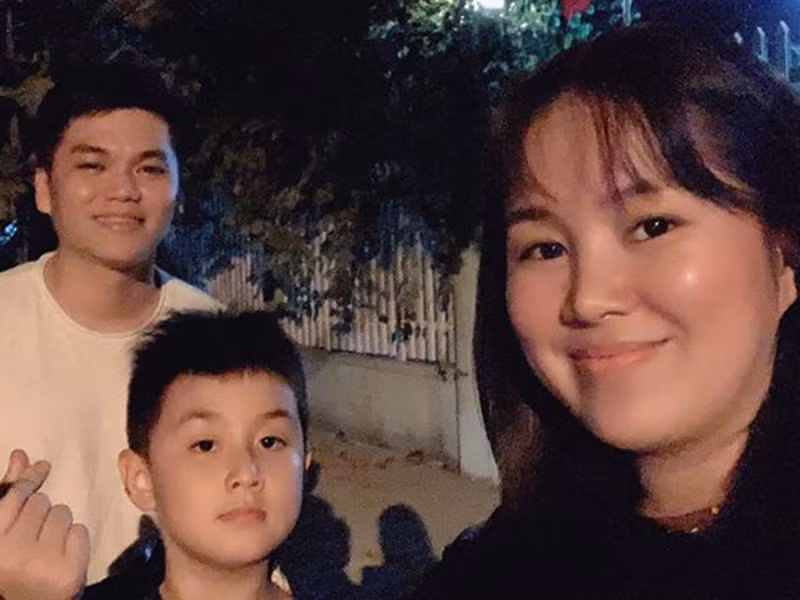 Bé Cà Pháo - con riêng của Lê Phương gọi Trung Kiên là "ba".