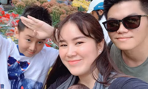 Nam ca sĩ trẻ được biết đến là người bố dượng yêu thương con riêng của vợ.