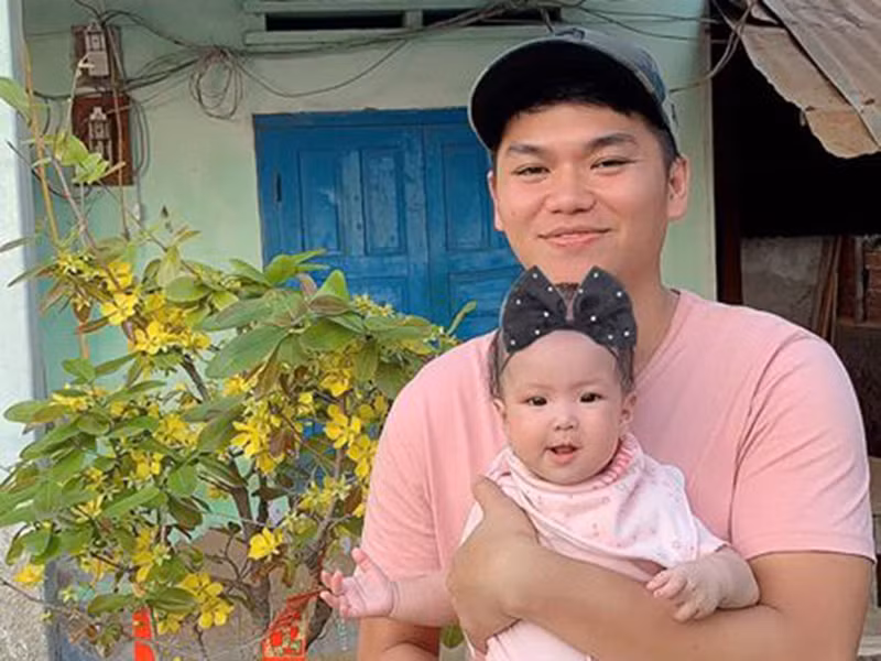 Trung Kiên hết mực cưng chiều vợ và các con.