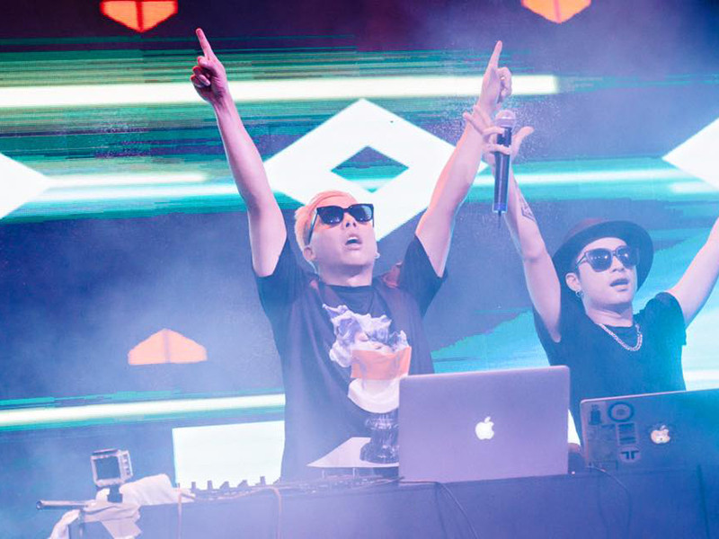 Quyết định trở thành một nhà sản xuất hàng đầu thay vì nghệ sĩ dương cầm của Hoàng Touliver không nhận được sự ủng hộ của bố mẹ.