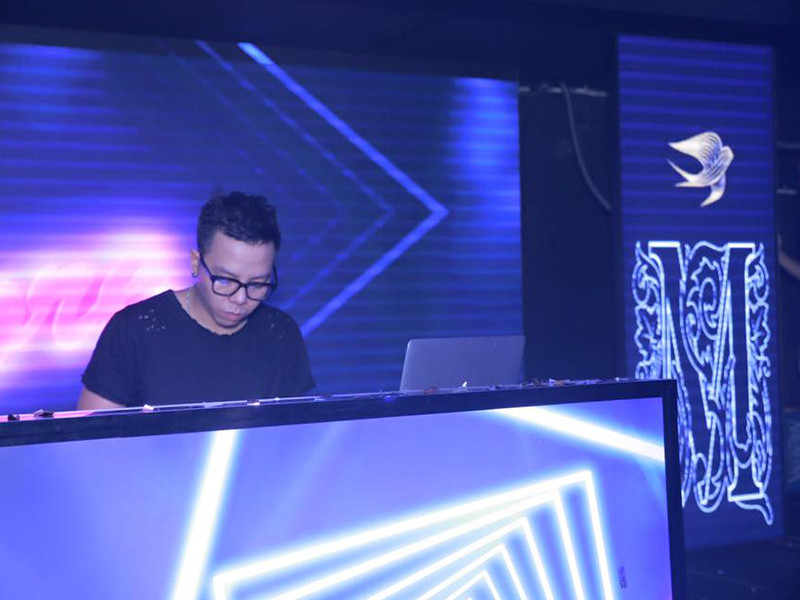 Bạn trai của Tóc Tiên học dương cầm trong nhiều năm nhưng lại đam mê nhạc hiện đại, thích phối khí.