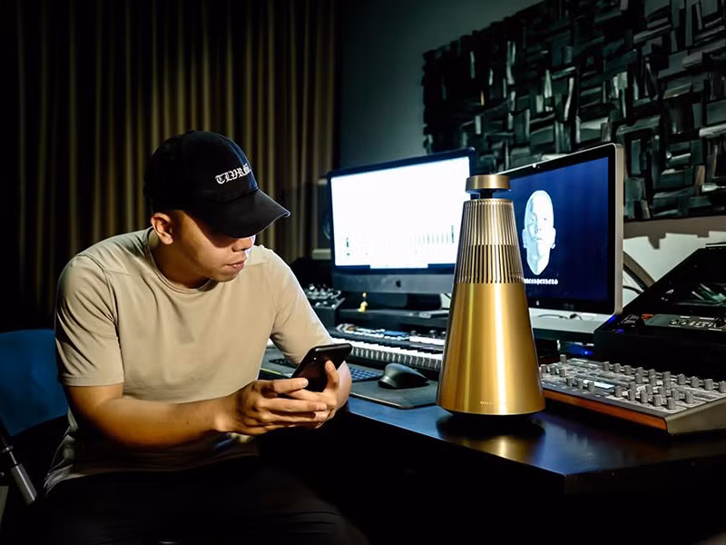 Hoàng Touliver học phối khí bằng việc tự dịch những tài liệu tiếng Anh bởi thời đó, Internet, Youtube, Google chưa phát triển như hiện nay.