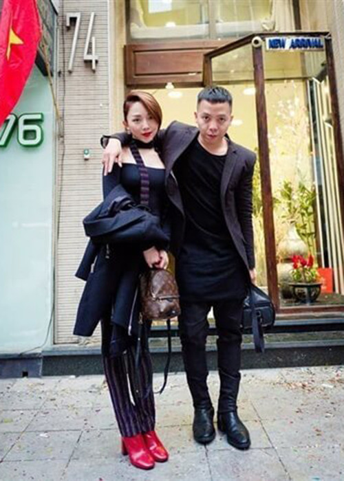 Tính đến nay, chuyện tình Tóc Tiên - Hoàng Touliver kéo dài được 5 năm. Trong đó, 4 năm đầu hẹn hò, cả hai không thừa nhận chuyện tình cảm.