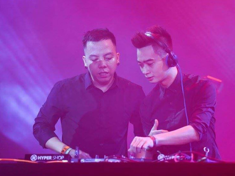 Các bản beat nổi tiếng của Hoàng Touliver gồm "Tell me why", "Hoa sữa", "Ngày mai", "Destiny", "Mr. Right".