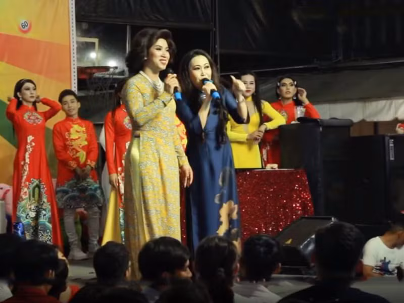 Ngoài tham gia gameshow, Thanh Hằng còn đóng phim, hát cải lương.