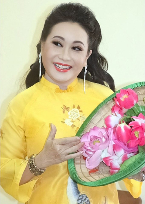 Năm 2001, khi đang ở thời kỳ đỉnh cao của sự nghiệp, cô sang Australia định cư.