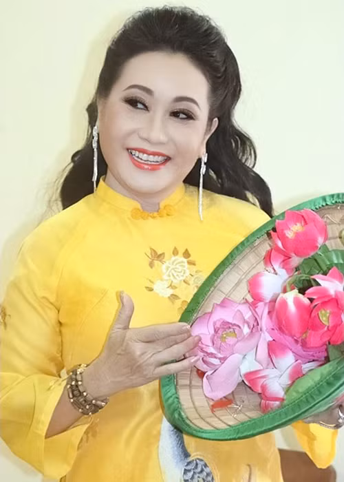 Năm 2001, khi đang ở thời kỳ đỉnh cao của sự nghiệp, cô sang Australia định cư.