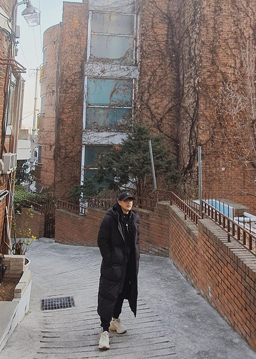 Giữa đại dịch Covid-19, ngoài BB Trần, vợ chồng Đông Nhi - Ông Cao Thắng cũng du lịch Hàn Quốc.