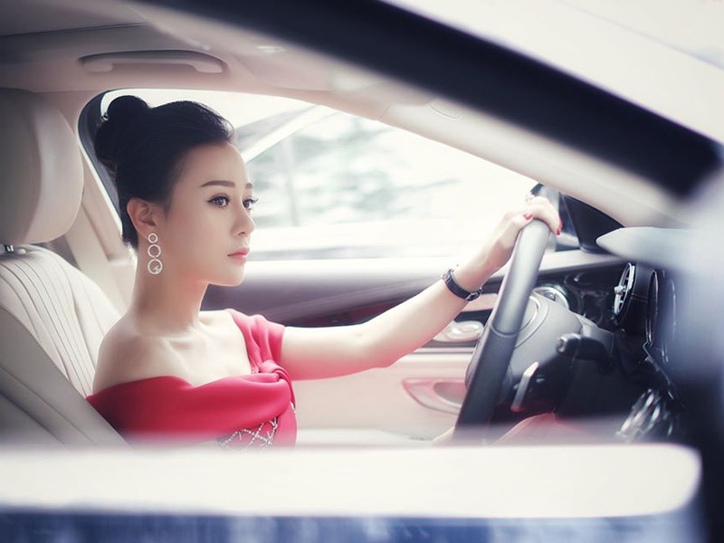 Sau đổ vỡ đầu tiên, Phương Oanh tiếp tục tin nhưng rồi lại bị phản bội. Nữ diễn viên cho biết, cô không bao giờ trách người thứ ba. Nếu có trách, cô chỉ trách bạn trai mình.