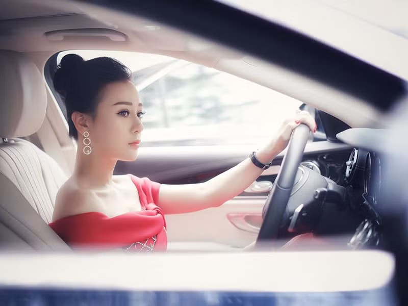 Sau đổ vỡ đầu tiên, Phương Oanh tiếp tục tin nhưng rồi lại bị phản bội. Nữ diễn viên cho biết, cô không bao giờ trách người thứ ba. Nếu có trách, cô chỉ trách bạn trai mình.