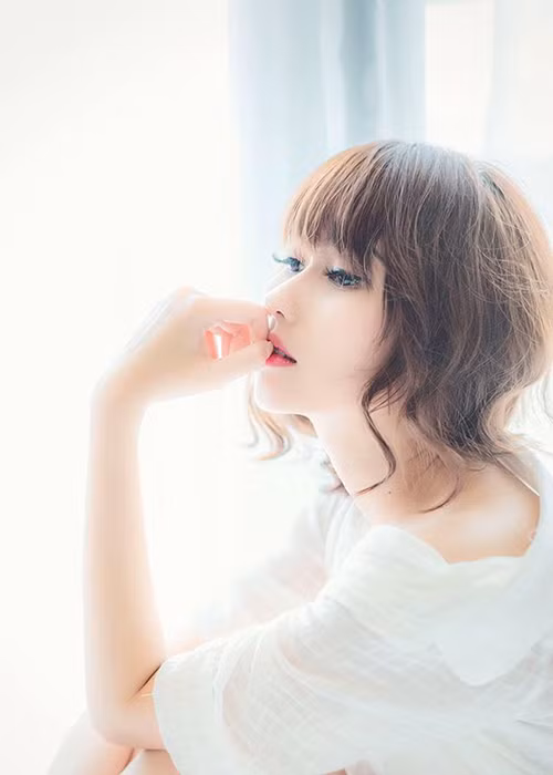 Năm 2009, Hương Giang đoạt giải Hoa khôi sinh viên Hà Nội.