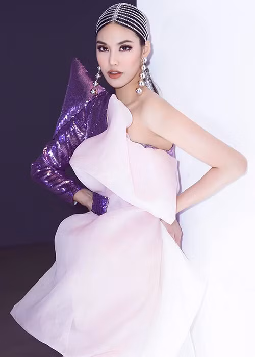 Lan Khuê đã tái xuất sàn catwalk chỉ sau hơn 1 tháng sinh nở.