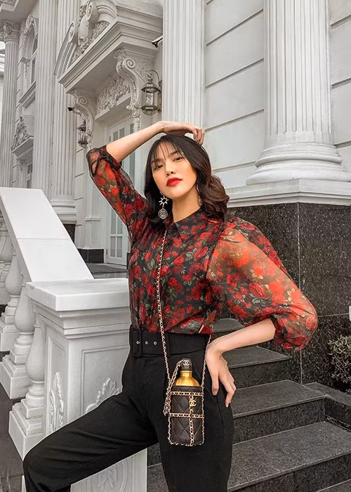 Lan Khuê nhiều lần chia sẻ, cô thường tranh thủ "sống ảo" nhân lúc con đang ngủ hay có người phụ giúp.