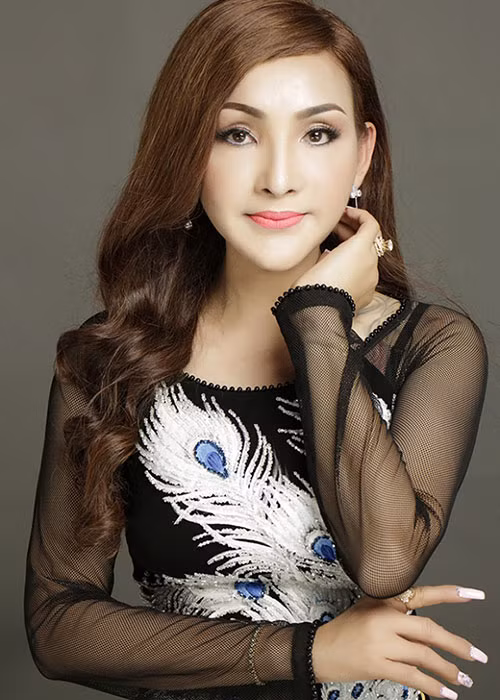 Cát Tuyền hiện định cư ở Mỹ và có cuộc sống khá bình yên sau những sóng gió tình cảm.