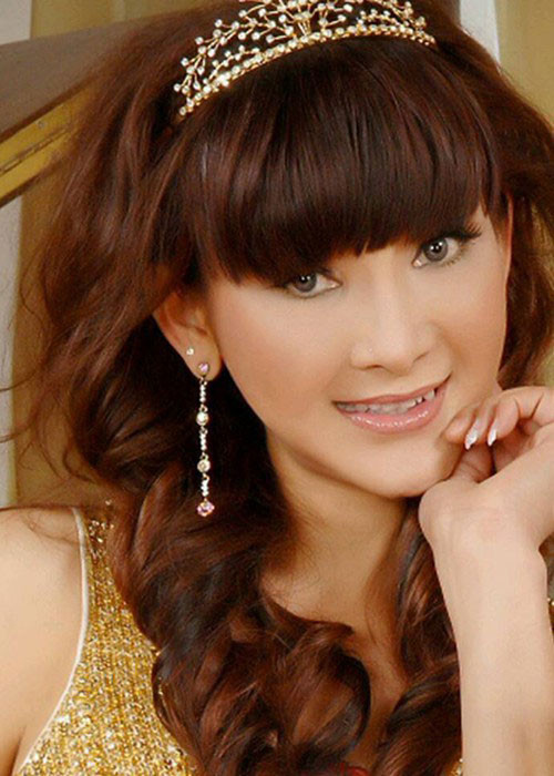 Cát Tuyền từng sang Thái Lan để được làm con gái. Đến nay, cô được xem là nữ ca sĩ chuyển giới đầu tiên ở Việt Nam.