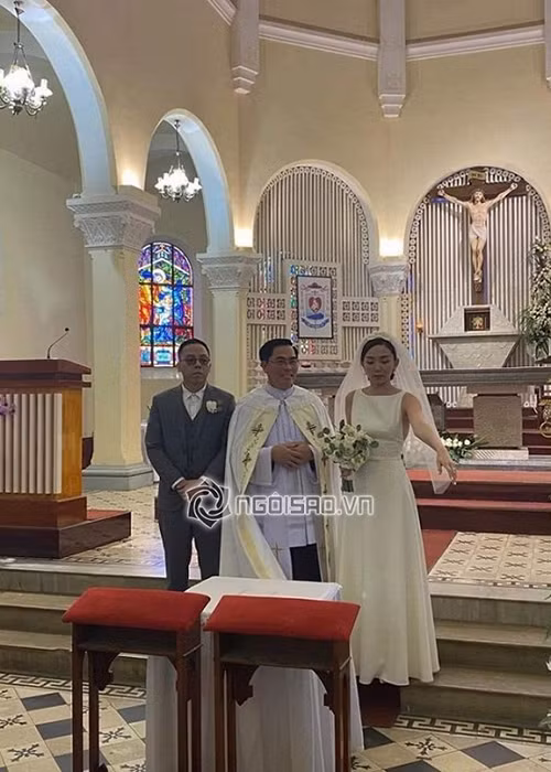 Sáng ngày 20/2, Tóc Tiên và Hoàng Touliver chọn một nhà thờ nổi tiếng ở Đà Lạt để thực hiện các nghi thức của hôn lễ. Ảnh: Ngôi sao