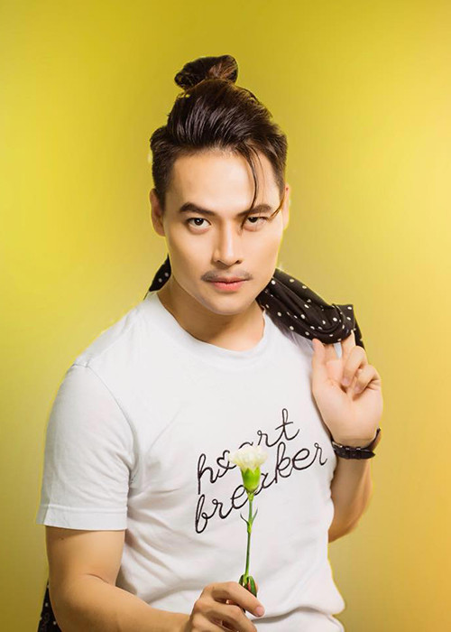 Bên cạnh đó, Tấn Phát cũng thử sức mình ở sân khấu kịch.