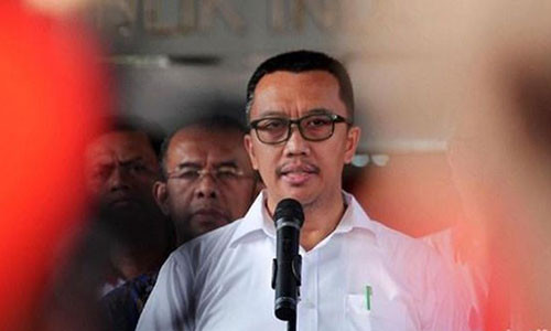 Cuu Bo truong The thao Indonesia bi truy to ve toi nhan hoi lo