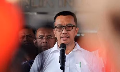 Cuu Bo truong The thao Indonesia bi truy to ve toi nhan hoi lo