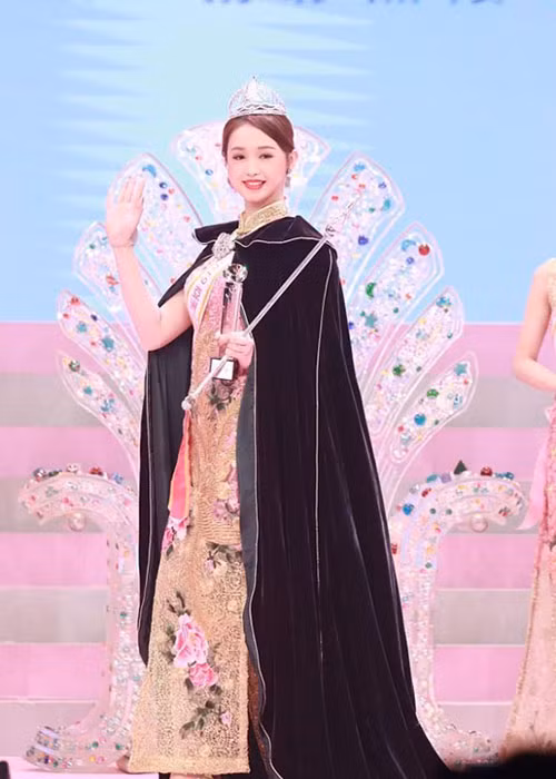 Cuối năm 2019, cô đăng quang cuộc thi Hoa hậu châu Á ATV (Miss Asia ATV) do Đài truyền hình ATV tổ chức.