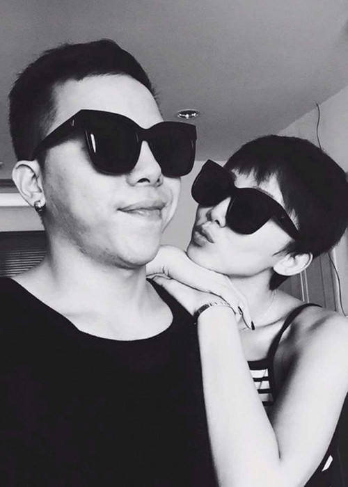 Trả lời Zing, Hoàng Touliver và Tóc Tiên phủ nhận tin đồn sắp cưới. Tuy nhiên, việc nữ ca sĩ liên tục khoe biệt thự ở Đà Lạt trong những ngày qua khiến nhiều cư dân mạng tin rằng Tóc Tiên đang chuẩn bị cho đám cưới.