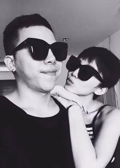 Trả lời Zing, Hoàng Touliver và Tóc Tiên phủ nhận tin đồn sắp cưới. Tuy nhiên, việc nữ ca sĩ liên tục khoe biệt thự ở Đà Lạt trong những ngày qua khiến nhiều cư dân mạng tin rằng Tóc Tiên đang chuẩn bị cho đám cưới.