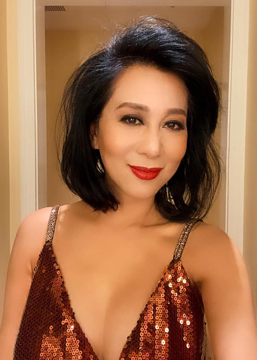 Cô hạn chế không ăn đường, mỡ và tinh bột. Ngoài ra, nữ MC còn luôn giữ được tâm trạng vui vẻ.