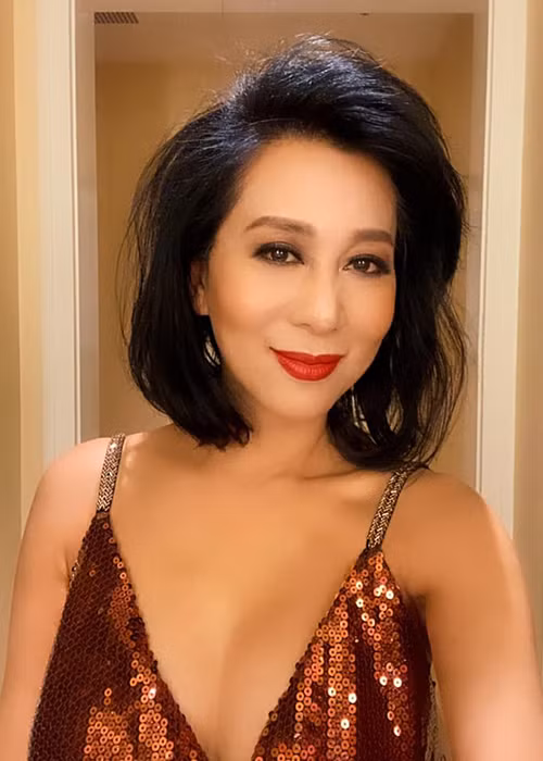 Cô hạn chế không ăn đường, mỡ và tinh bột. Ngoài ra, nữ MC còn luôn giữ được tâm trạng vui vẻ.