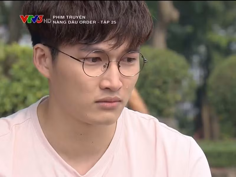 Hình ảnh Đình Tú rơi nước mắt trong một phân cảnh phim "Nàng dâu order".