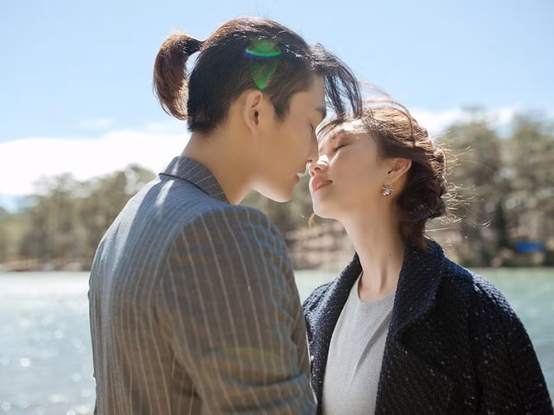 Đình Tú cho biết, bạn gái là một phụ nữ rất chín chắn và biết quan tâm đến người khác. Ở bên cô, lúc nào anh cũng thấy năng lượng tràn trề.