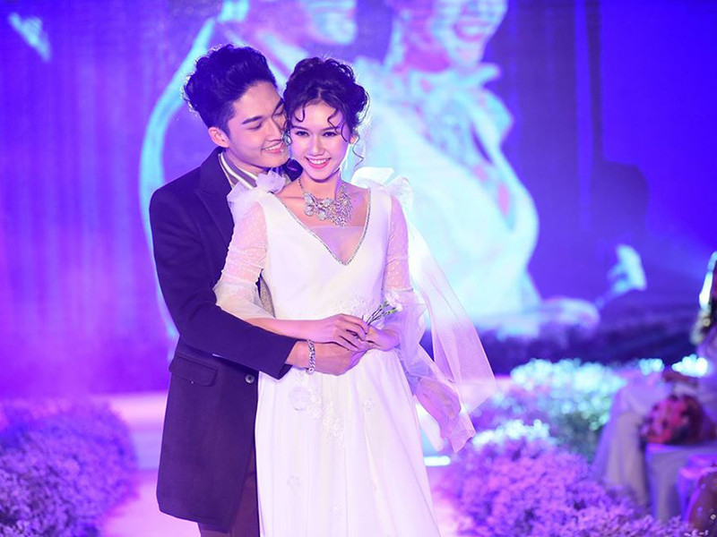 Chuyện tình cảm giữa Đình Tú và Hương Giang đến nay vẫn tốt đẹp.