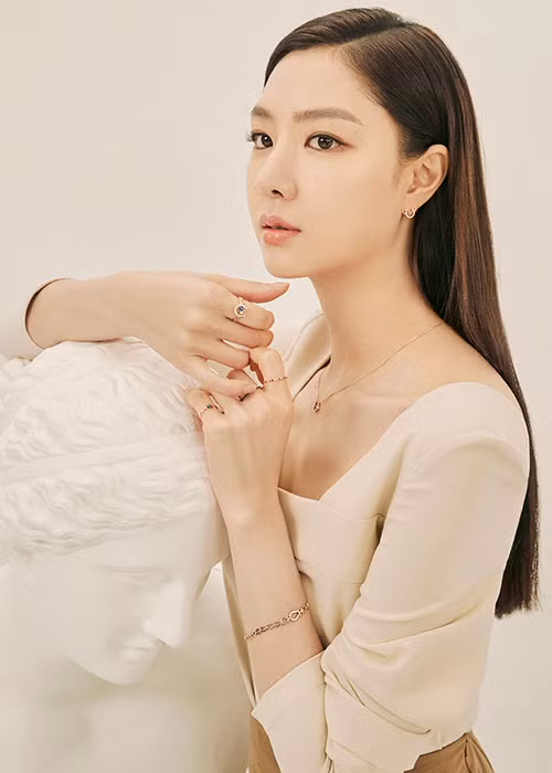 Cô là gương mặt quen thuộc trong showbiz Hàn nhưng khá xa lạ với khán giả Việt.