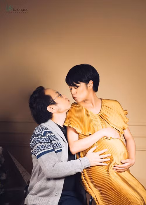 Đám cưới của cặp đôi được tổ chức vào tháng 6/2019. Không lâu sau đó, Phí Linh xác nhận mang bầu.