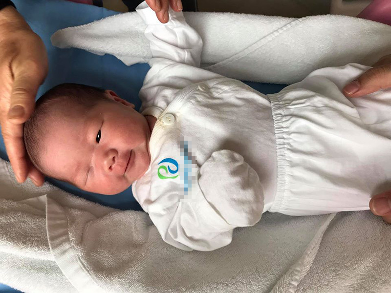 Con gái của Phí Linh được bố mẹ đặt tên thân mật là Linh con.