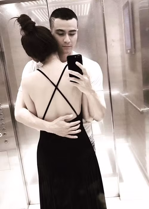 Sau khi chia tay Hoàng Thùy Linh, Vĩnh Thụy từng bị đồn có tình mới khi khoe ảnh ôm một cô gái giấu mặt. Về phần mình, nam siêu mẫu không phản hồi.