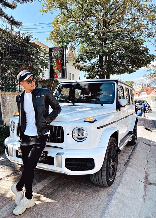 Trước tin đồn hẹn hò đồng giới của Hoàng Thùy Linh, Vĩnh Thụy tỏ ra không mấy bận tâm.