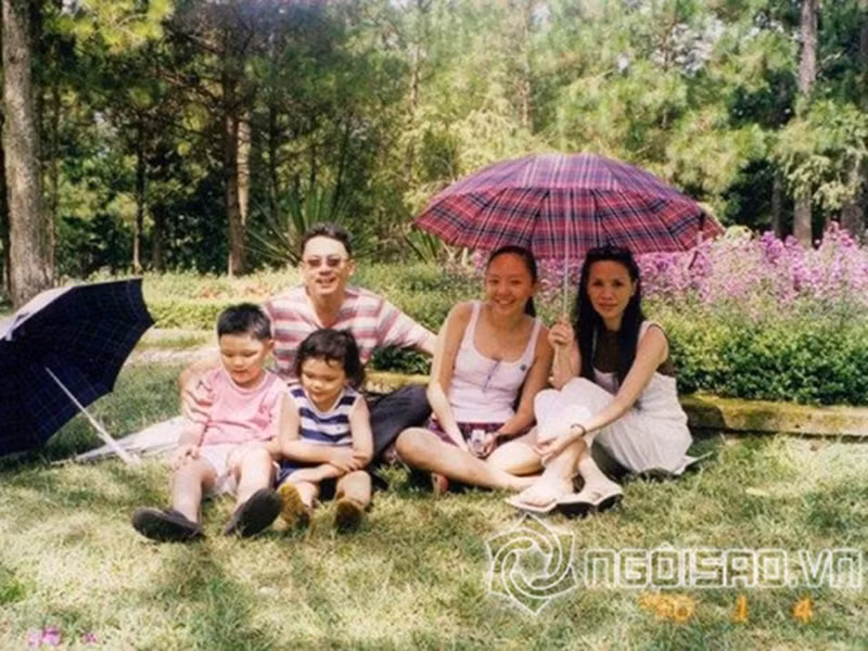 Tóc Tiên luôn cố gắng nói chuyện với mẹ nhưng đến nay, sau nhiều năm, tình cảm giữa hai người vẫn chưa thể hàn gắn được.