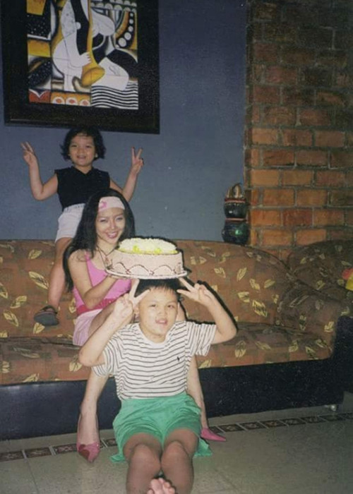 Năm 2015, Tóc Tiên từng đăng hình ảnh bên hai em trai để chúc mừng sinh nhật.