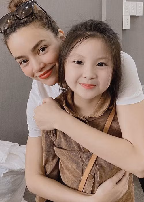 Cháu gái của Lan Ngọc được Hà Hồ yêu quý.