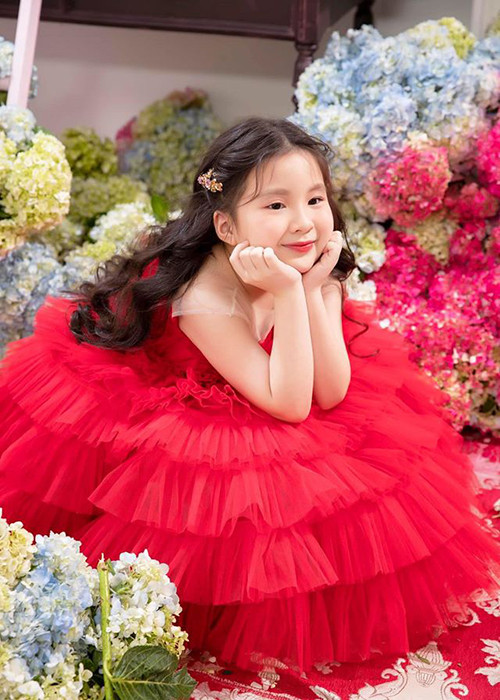 Trước đó, Lan Ngọc từng nhiều lần khoe ảnh chung với bé Khả My trên trang cá nhân.