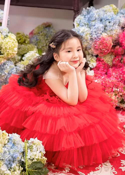 Trước đó, Lan Ngọc từng nhiều lần khoe ảnh chung với bé Khả My trên trang cá nhân.