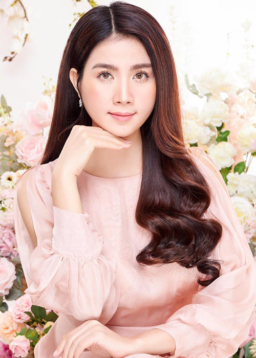 “Tôi bị một người thầy - mình rất kính nể trong nghề - dùng những lời nói ẩn ý và hành động đi quá giới hạn. Tôi rất ám ảnh và cuối cùng, chọn cách tránh né người thầy đó”, Kha Ly nói.