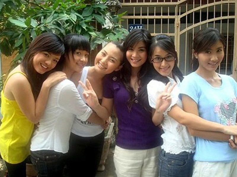 Sau “Sóng gió cuộc đời”, Kha Ly tham gia diễn xuất trong các bộ phim như: “Cổng mặt trời”, “Kiều nữ và đại gia”, “Tình yêu pha lê”, “Con gái chị Hằng”, “Cali mùa hoa vàng”, “Mùa chim én xôn xao”.