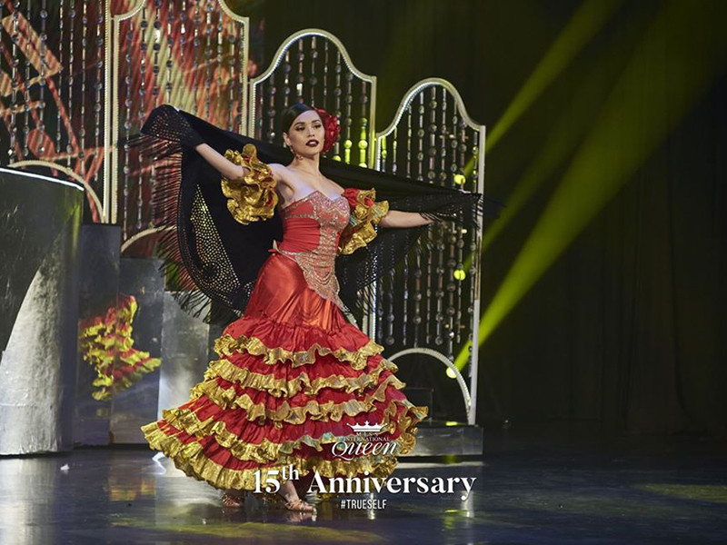 Hình ảnh Jess quyến rũ trong phần thi tài năng.